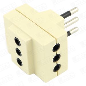 Enchufe Macho Adaptador Triple 2P+T 10A Claro Mec