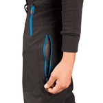 pantalon-hw-softshell-wolverine-antiacido-negro-azul-5-09279a0f-a9a6-4a5c-8f14-31d72b24279c_e21c27e8-6e13-44de-b1bc-21eea49d2017.png