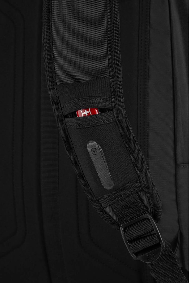 Mochila 25 Litros Negra Altmont Standard Backpack Victorinox-1782219549057